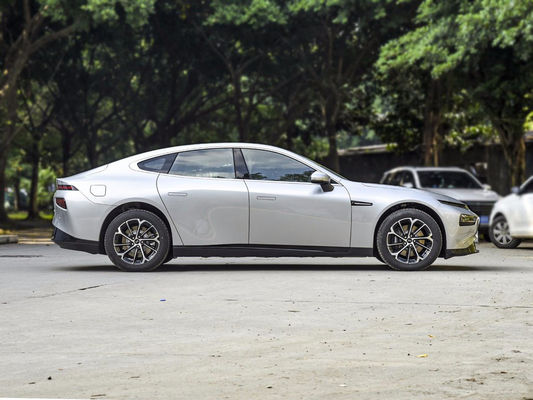 Xpeng P7 Midsize Sedan Electric Car 196KW 5 Seats 4 Wheel Auto Electric Car
